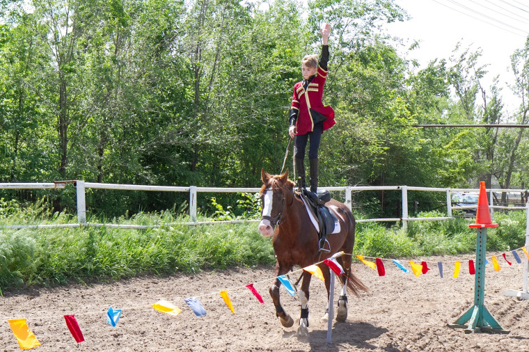 Ученики лицея приняли участие в Чемпионат г.Саратова по конно-спортивной джигитовке.